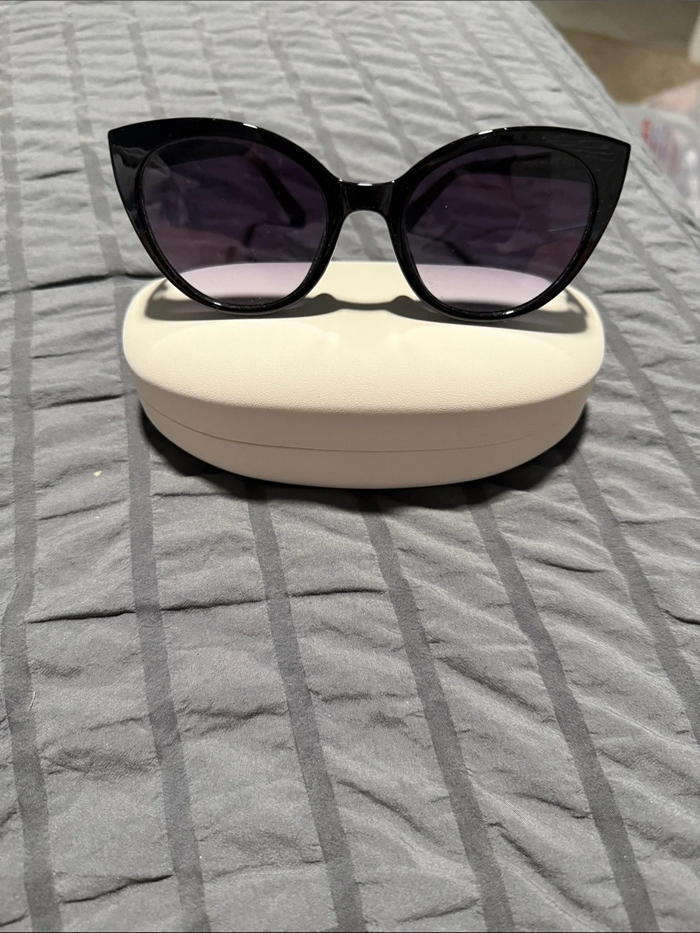 Women's KATE Spade Cat Eye Sunglasses - Black Frame with Dark Lenses